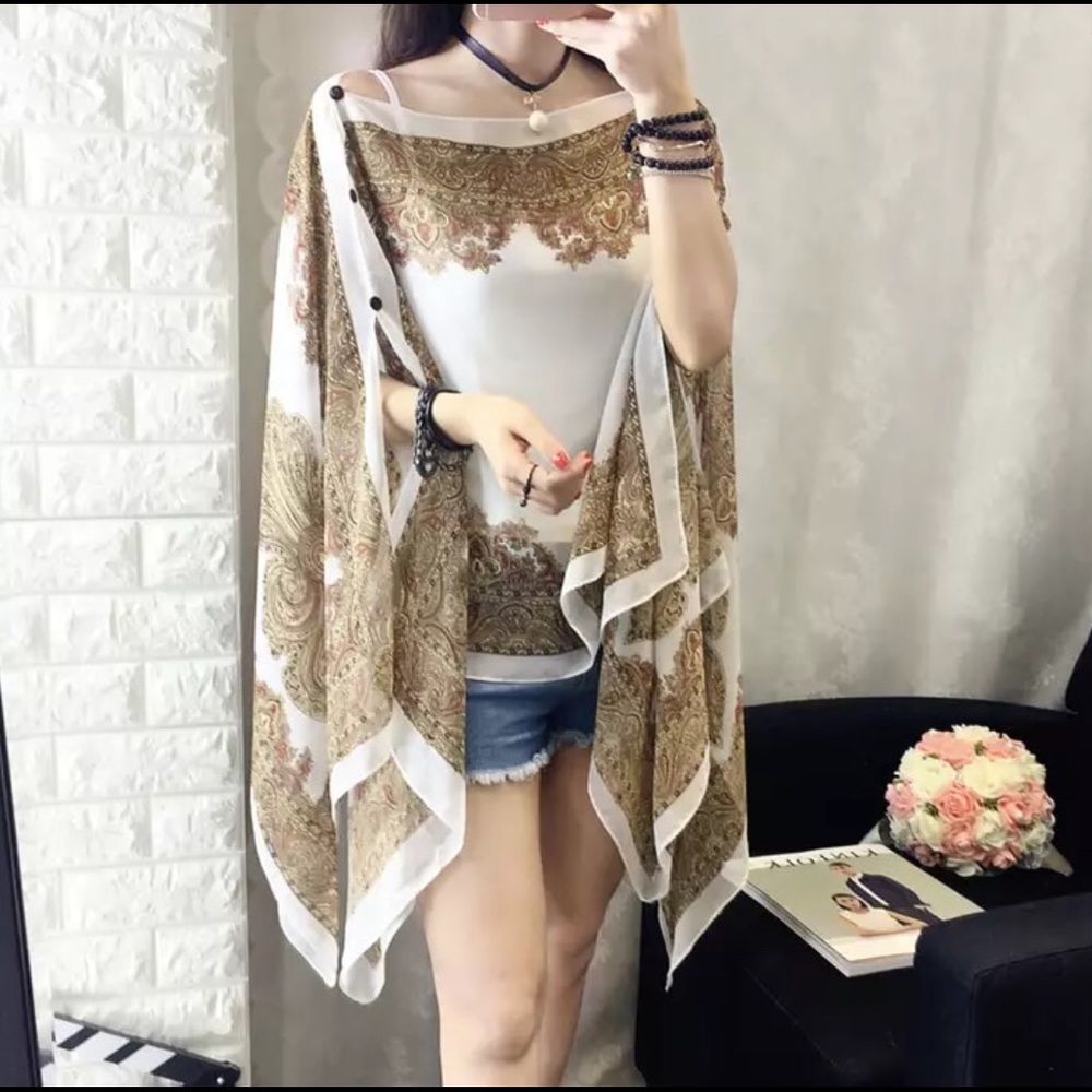 🆕 Perfect shawl/poncho-versatile‼️